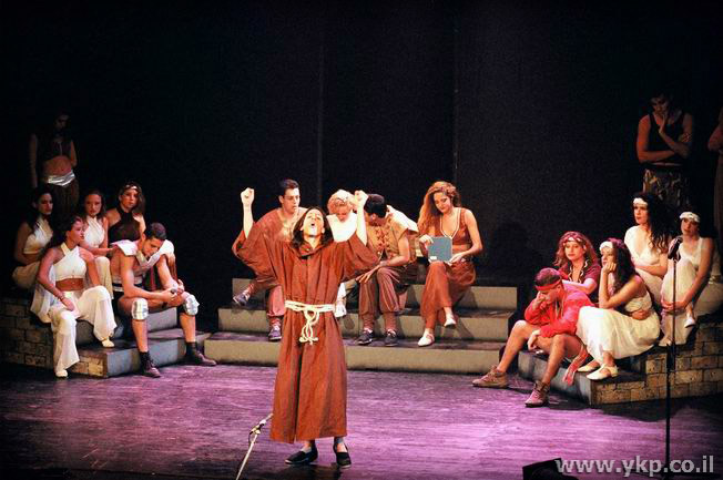  התחרות בעמק האלה. אורן יאדגר בתפקיד שמואל הנביא (השכנים 1993) 