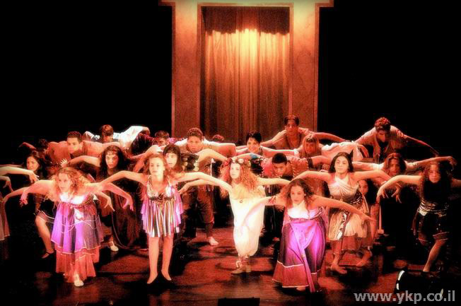  נשף המסכות בארמון דוד (השכנים 1995) 